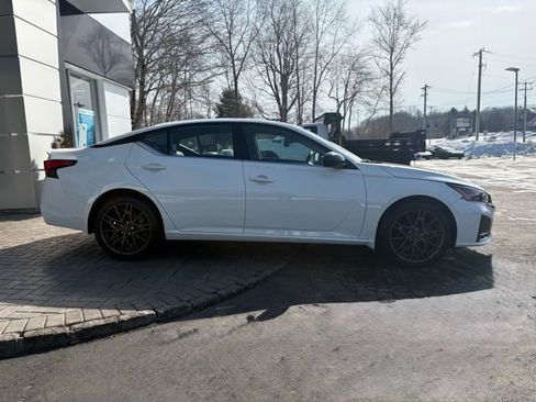 Used 2025 Nissan Altima 2.5 SR image 10