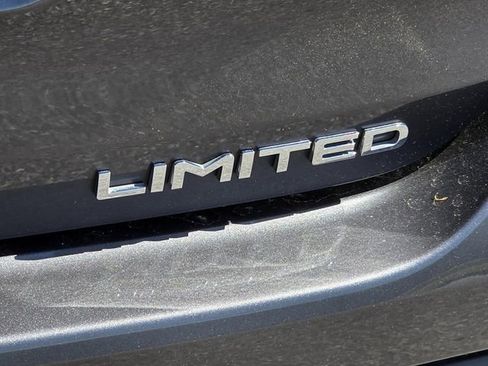 Used 2023 Toyota Highlander Limited image 35