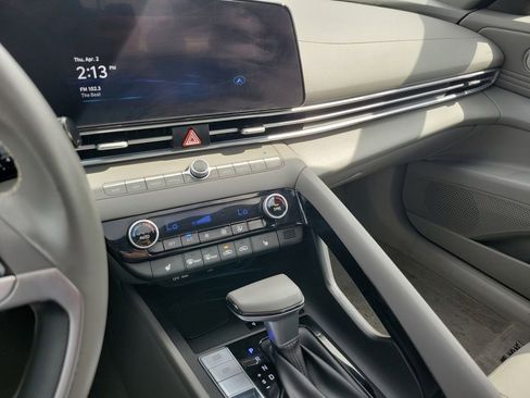 Used 2025 Hyundai Elantra SEL FWD image 28