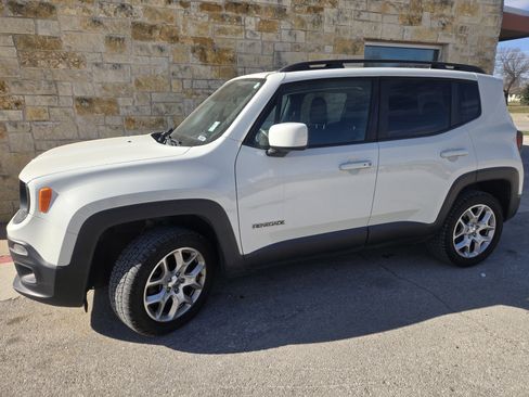 Used 2016 Jeep Renegade Latitude w/ Cold Weather Group image 2