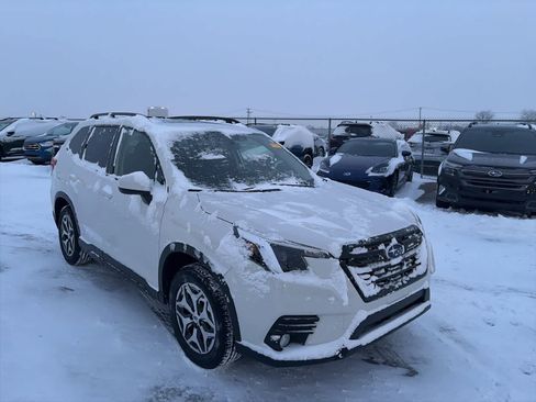 Used 2023 Subaru Forester Premium image 4