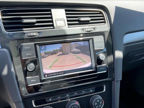 Certified 2021 Volkswagen Golf 4-Door FWD image 21