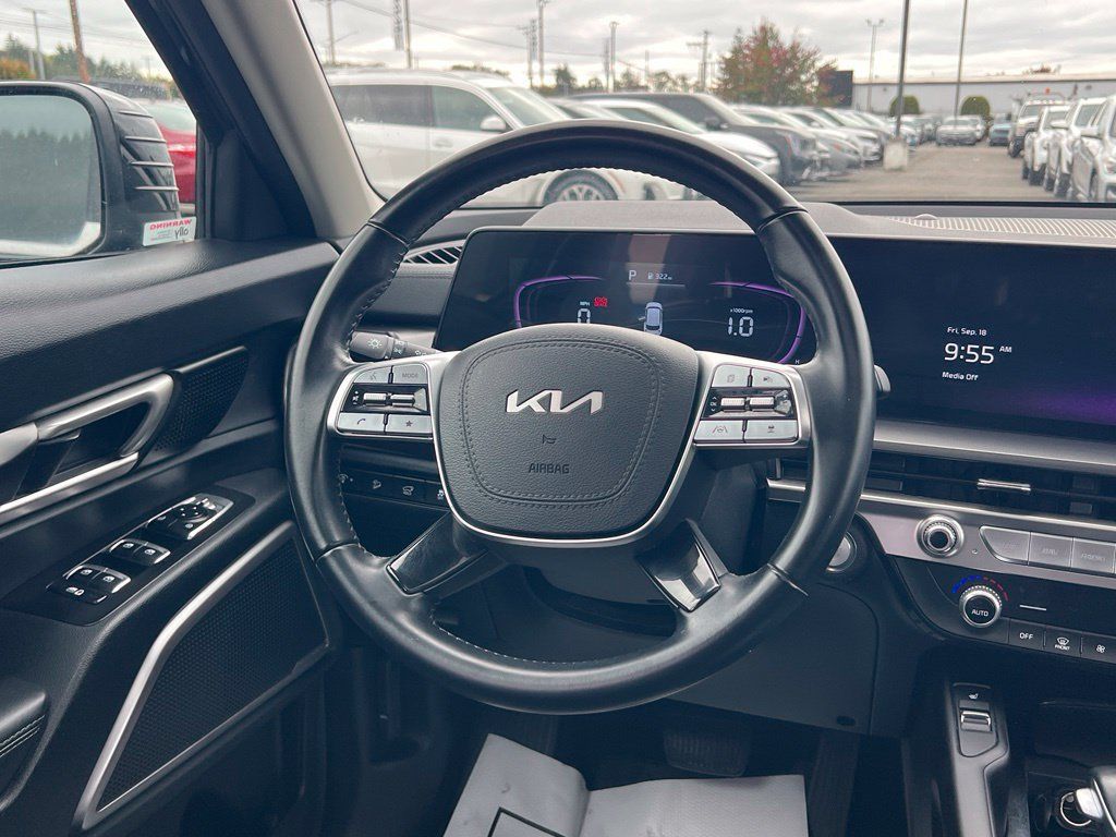 Certified 2025 Kia Telluride S FWD image 12