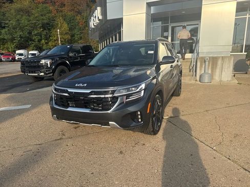 New 2026 Kia Seltos SX w/ SX Sunroof Package image 3