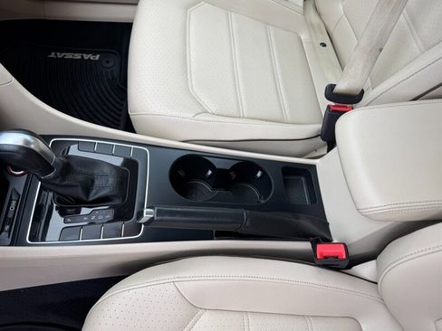 Used 2018 Volkswagen Passat 2.0T R-Line image 30