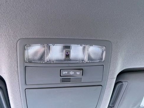 Used 2009 Toyota Highlander 2WD image 25