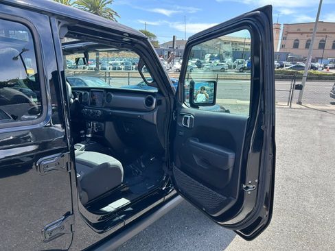 Used 2023 Jeep Wrangler Unlimited w/ Sun & Screen Package AWD/4WD image 35
