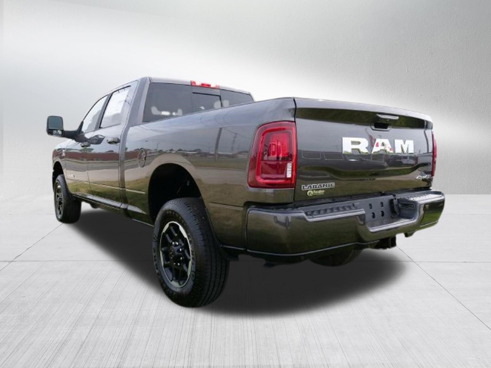 Used 2025 RAM 2500 Laramie AWD/4WD image 6
