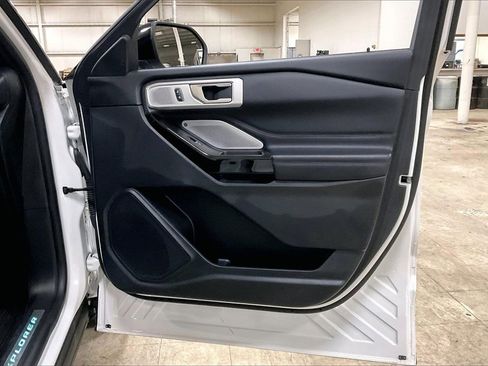 Certified 2022 Ford Explorer Platinum w/ Equipment Group 601A image 22