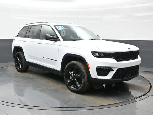 Used 2024 Jeep Grand Cherokee Limited w/ Black Appearance Package image 8