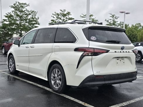 Used 2021 Toyota Sienna XLE w/ XLE Plus Package AWD/4WD image 5
