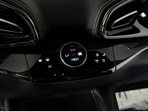 Used 2025 Ferrari Purosangue AWD/4WD image 20