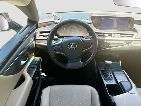 Used 2019 Lexus ES 300h FWD image 16