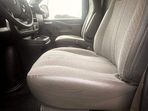 Used 2019 Chevrolet Express 2500 image 17