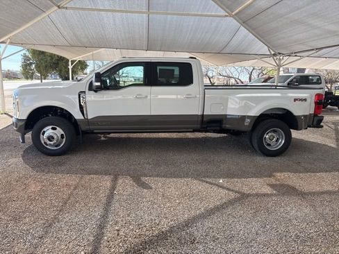 New 2026 Ford F350 4x4 Crew Cab DRW Super Duty image 4
