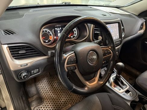 Used 2014 Jeep Cherokee Latitude w/ Cold Weather Group FWD image 9