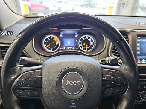 Used 2020 Jeep Cherokee Trailhawk w/ Comfort/Convenience Group AWD/4WD image 22