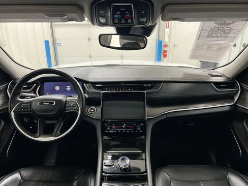 Used 2022 Jeep Grand Cherokee Limited AWD/4WD image 10