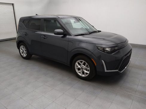 Used 2025 Kia Soul LX w/ LX Technology Package FWD image 11