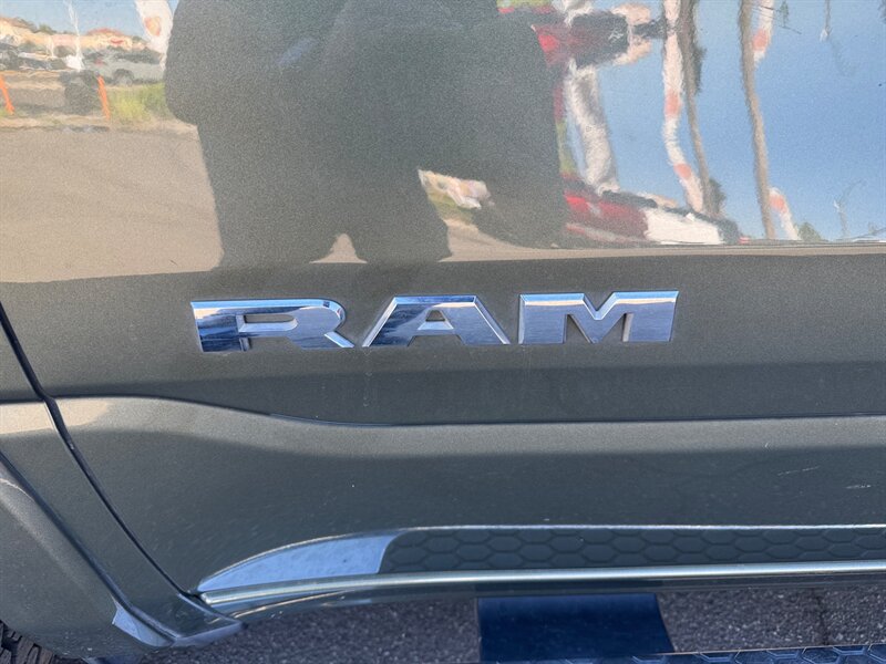 Used 2021 RAM 1500 Laramie AWD/4WD image 7