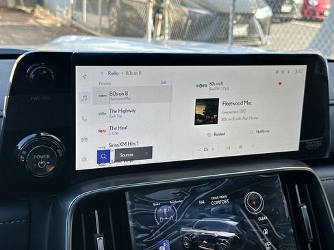 Used 2026 Lexus LX 700h Luxury image 23