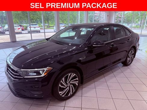 Used 2021 Volkswagen Jetta SEL Premium FWD image 3
