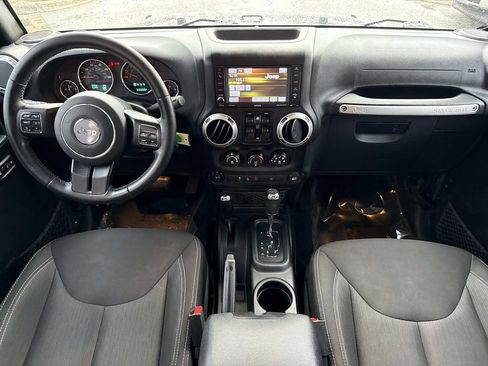 Used 2017 Jeep Wrangler Unlimited Sahara w/ Max Tow Package image 21