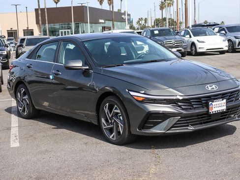 New 2026 Hyundai Elantra Limited FWD image 3