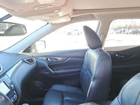 Used 2015 Nissan Rogue SL w/ SL Premium Package image 16