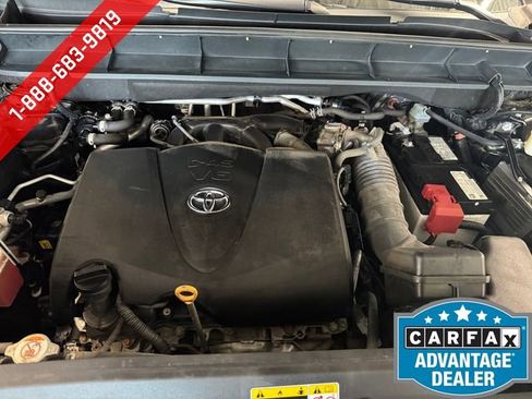 Used 2022 Toyota Highlander XLE AWD/4WD image 7