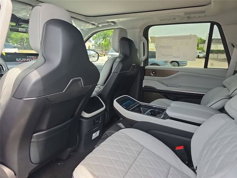 New 2026 Lincoln Navigator L Black Label AWD/4WD image 14