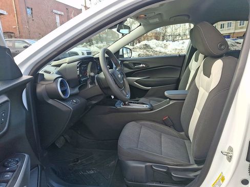 Used 2024 Chevrolet Trax LS w/ LS Convenience Package image 13