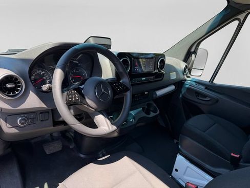 Used 2025 Mercedes-Benz Sprinter 3500 image 8