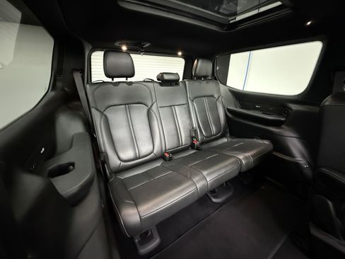 Used 2023 Jeep Wagoneer Series II image 28