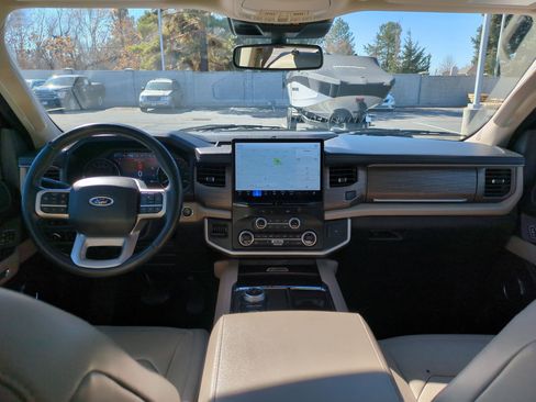 Used 2024 Ford Expedition Limited AWD/4WD image 31