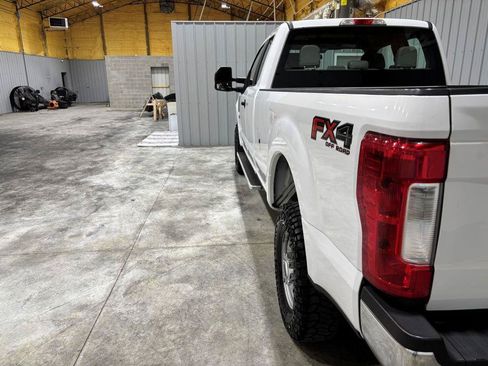 Used 2017 Ford F250 XL w/ Power Equipment Group AWD/4WD image 9