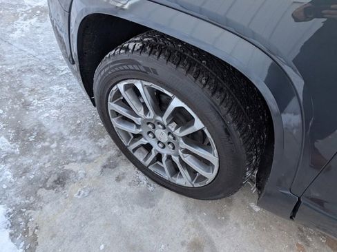 Used 2022 GMC Acadia Denali image 9