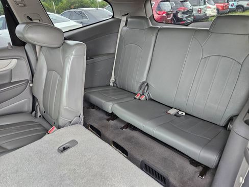 Used 2015 Chevrolet Traverse LT w/ Style and Technology Package FWD image 6