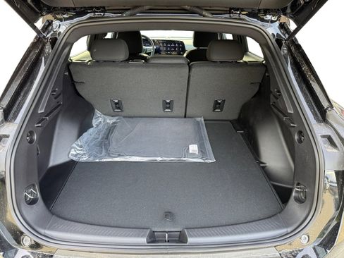 New 2026 Chevrolet Equinox EV LT image 17