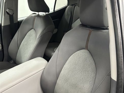 Used 2018 Toyota Camry LE image 12