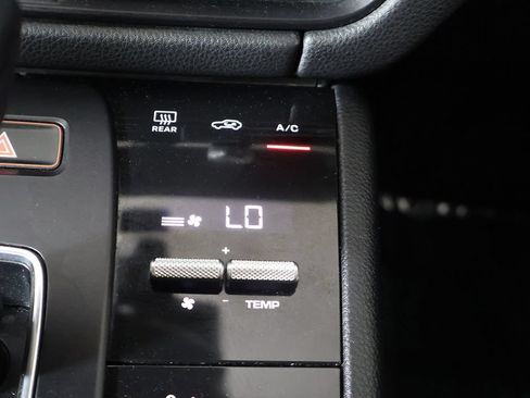 Used 2023 Porsche Macan S AWD/4WD image 50