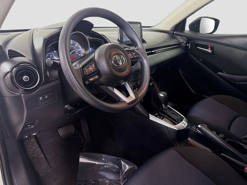 Used 2019 Toyota Yaris L image 23