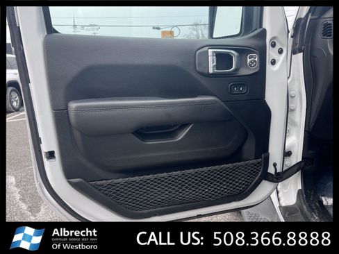 Used 2021 Jeep Wrangler Unlimited Sahara image 11