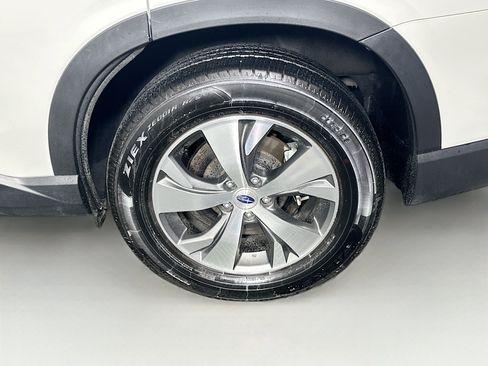 Used 2024 Subaru Ascent Premium w/ Convenience Package image 11