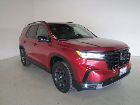 Certified 2023 Honda Pilot TrailSport image 27