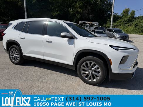 Used 2025 Buick Enclave Preferred FWD image 1