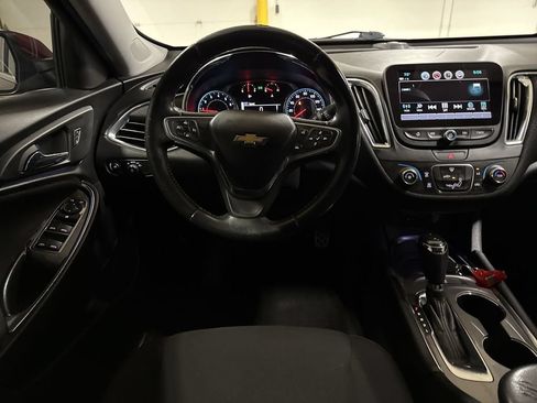 Used 2017 Chevrolet Malibu LT FWD image 11