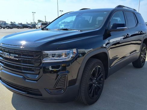 Used 2023 GMC Acadia SLE w/ Driver Convenience Package image 3