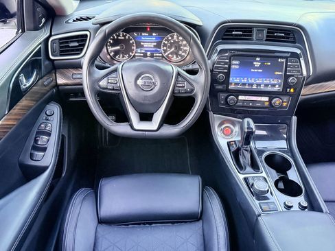 Used 2017 Nissan Maxima Platinum w/ Interior Lighting Package FWD image 8