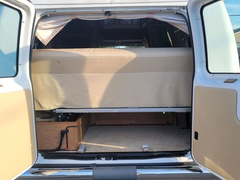 Used 2010 Ford E-350 and Econoline 350 Super Duty image 23